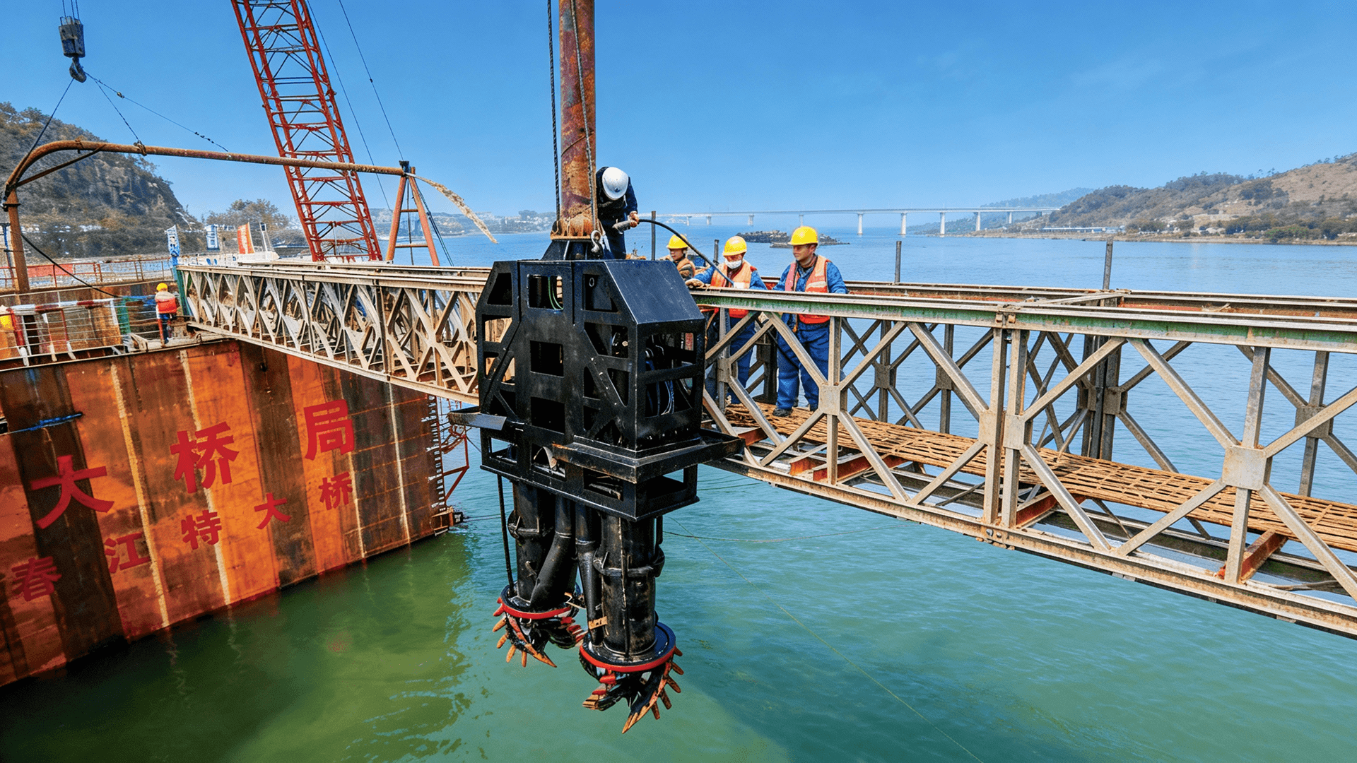 常泰长江大桥沉井清淤