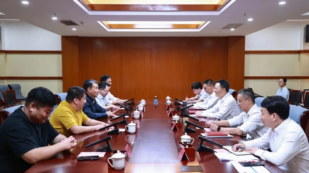 携手院士，共聚三亚：山东未来机器人与专家探讨深海经济新模式